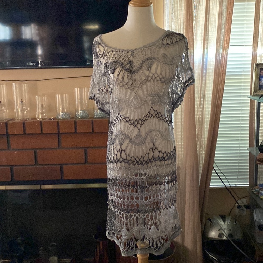 Lumiere size medium crochet tunic
